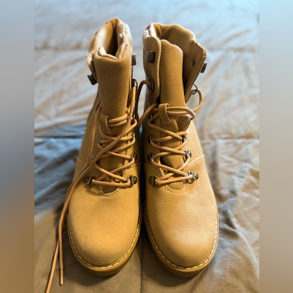 8 1/2 Universal Thread ankle boots - Picture 4 of 4